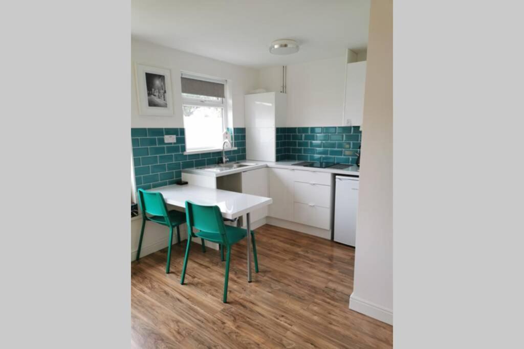 Stylish Studio Bungalow, Close To Cardiff Centre Buitenkant foto